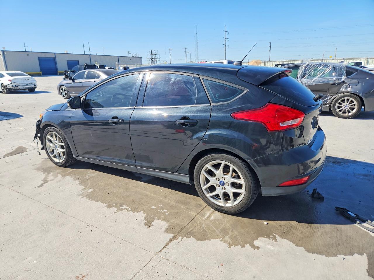 2015 FORD FOCUS SE photo 2
