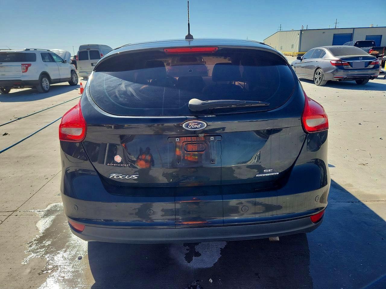2015 FORD FOCUS SE photo 6