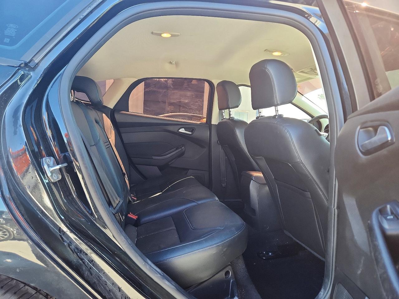 2015 FORD FOCUS SE photo 10