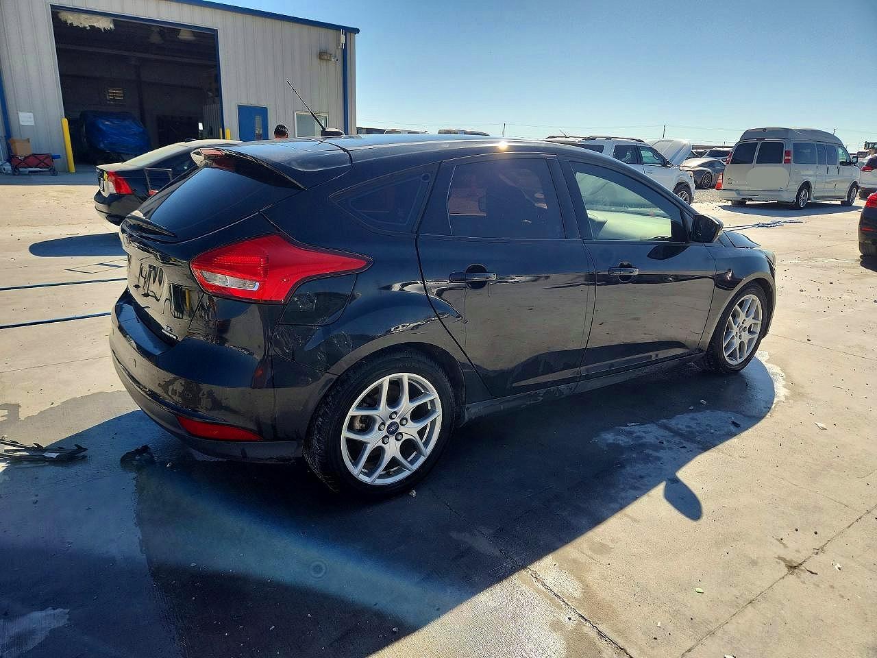 2015 FORD FOCUS SE photo 3