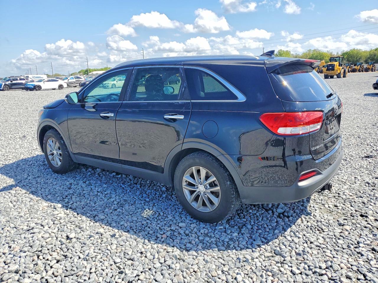 2017 KIA SORENTO LX photo 3