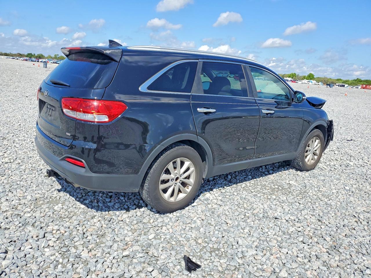 2017 KIA SORENTO LX photo 5