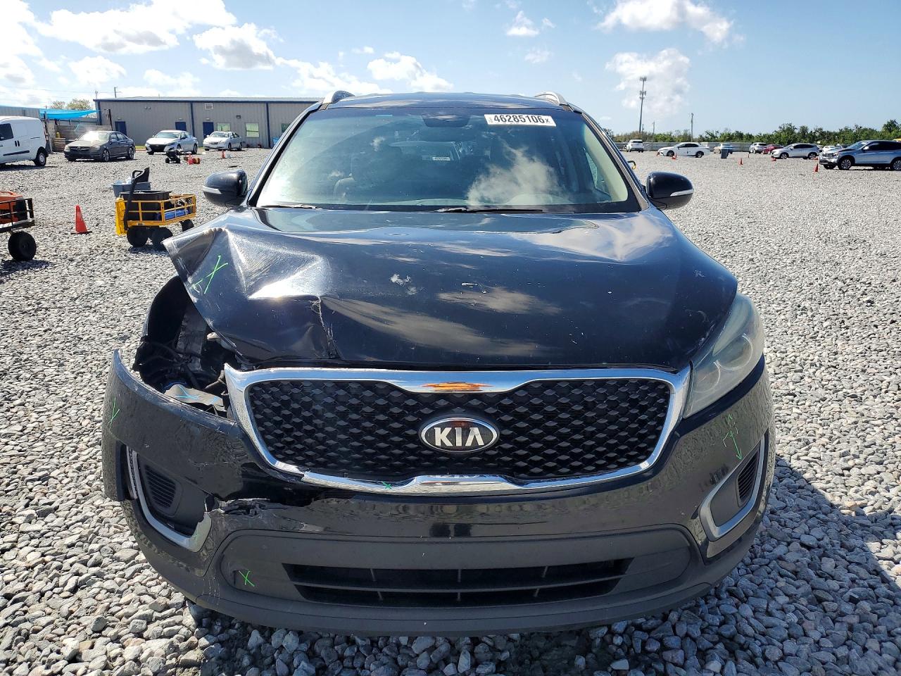 2017 KIA SORENTO LX photo 9