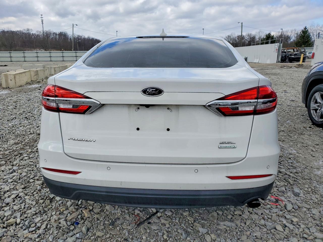 2020 FORD FUSION SEL photo 6