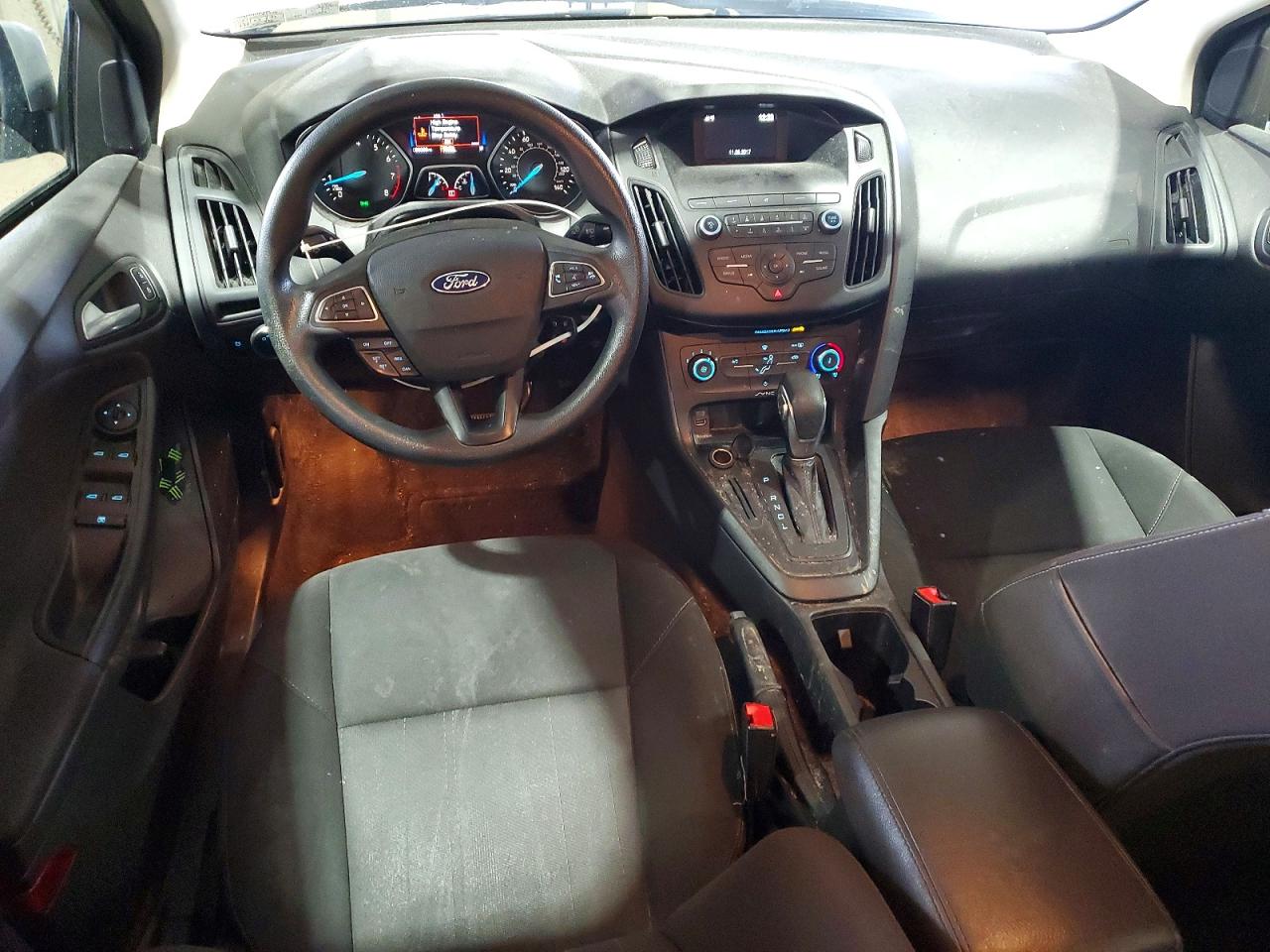 2018 FORD FOCUS SE photo 15