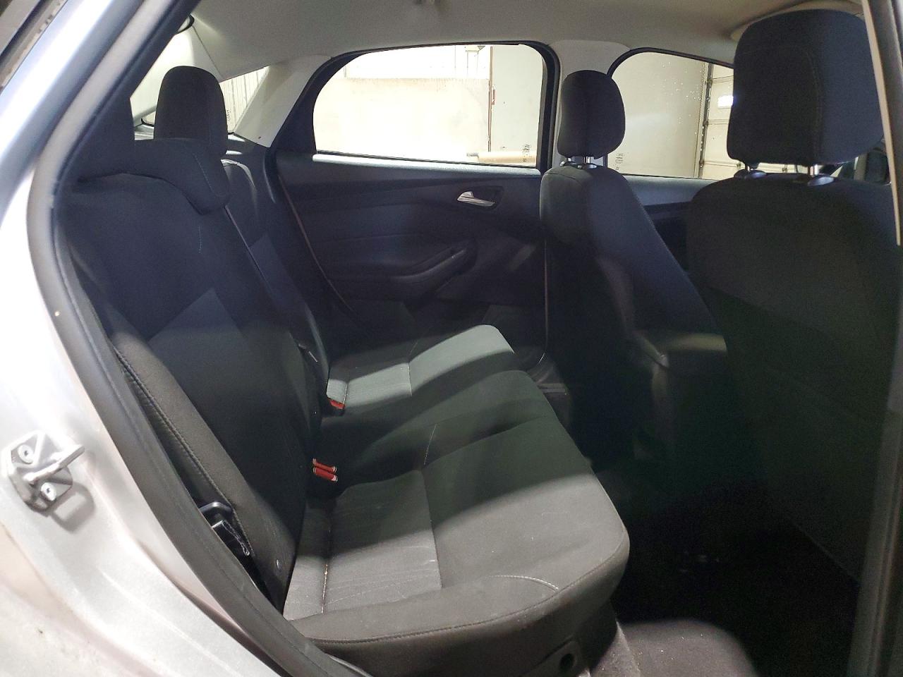 2018 FORD FOCUS SE photo 19