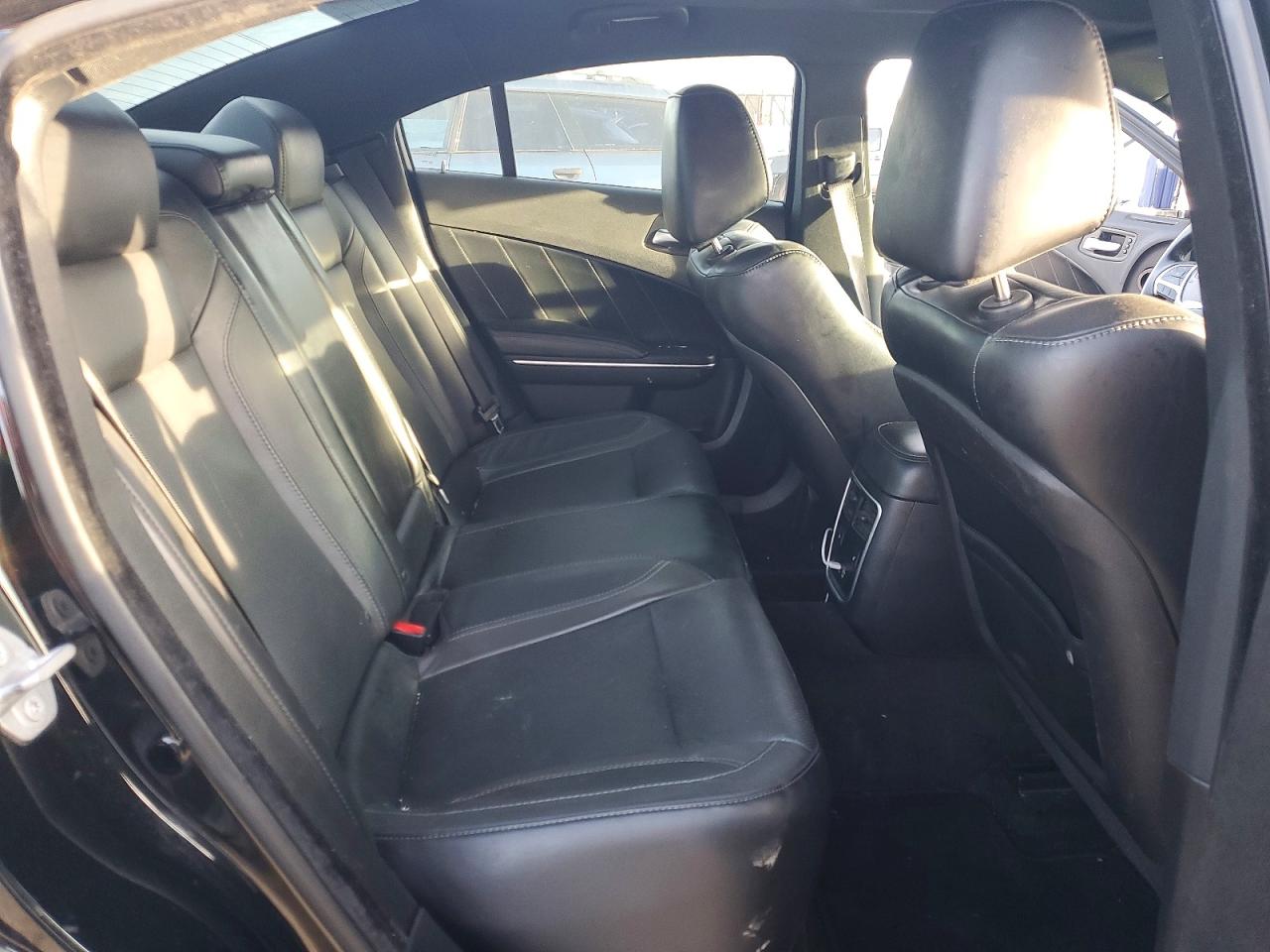 2015 DODGE CHARGER photo 28