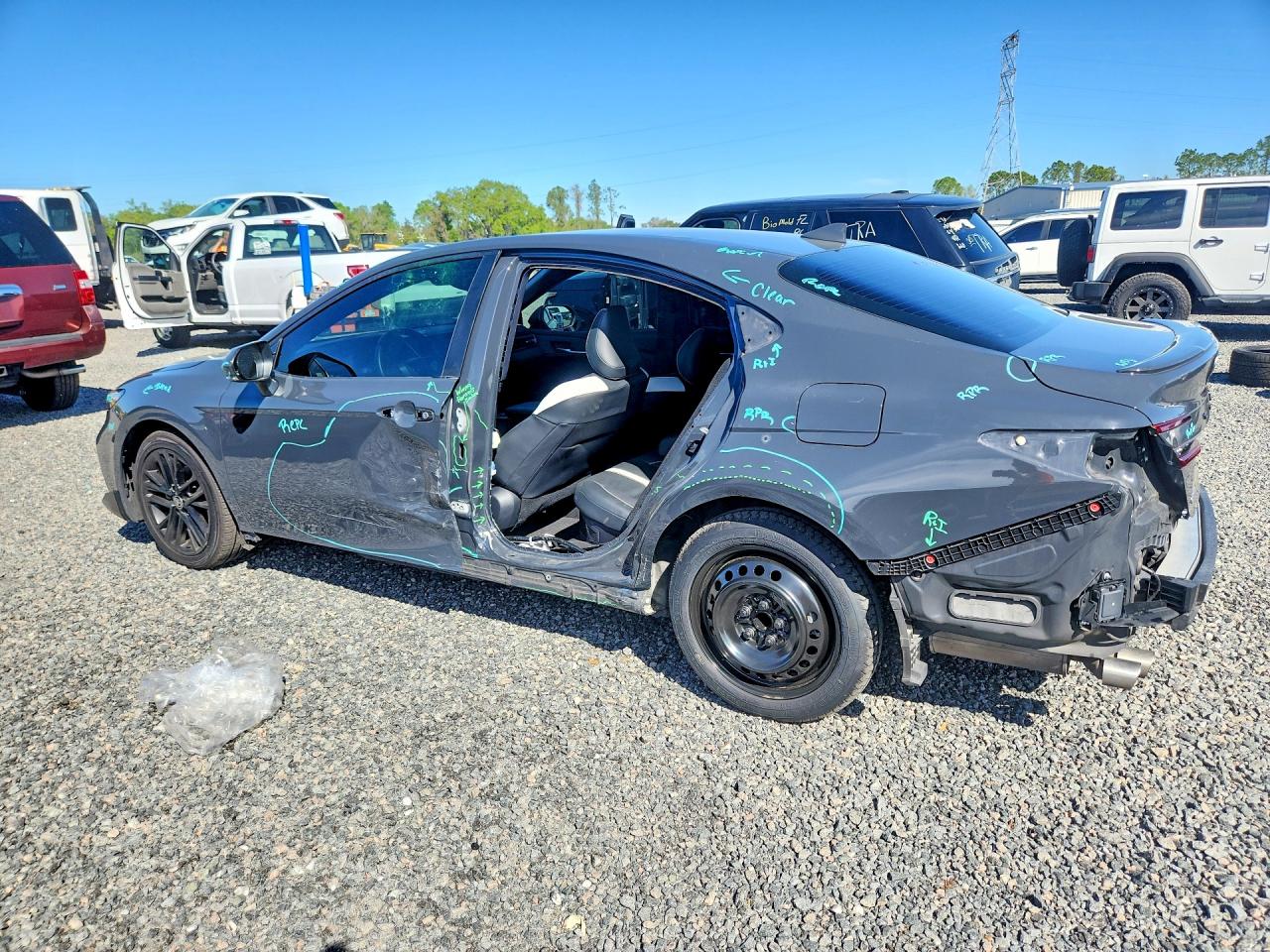 2025 TOYOTA CAMRY SE photo 3
