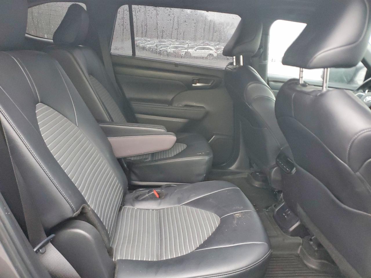 2024 TOYOTA HIGHLANDER XSE photo 11