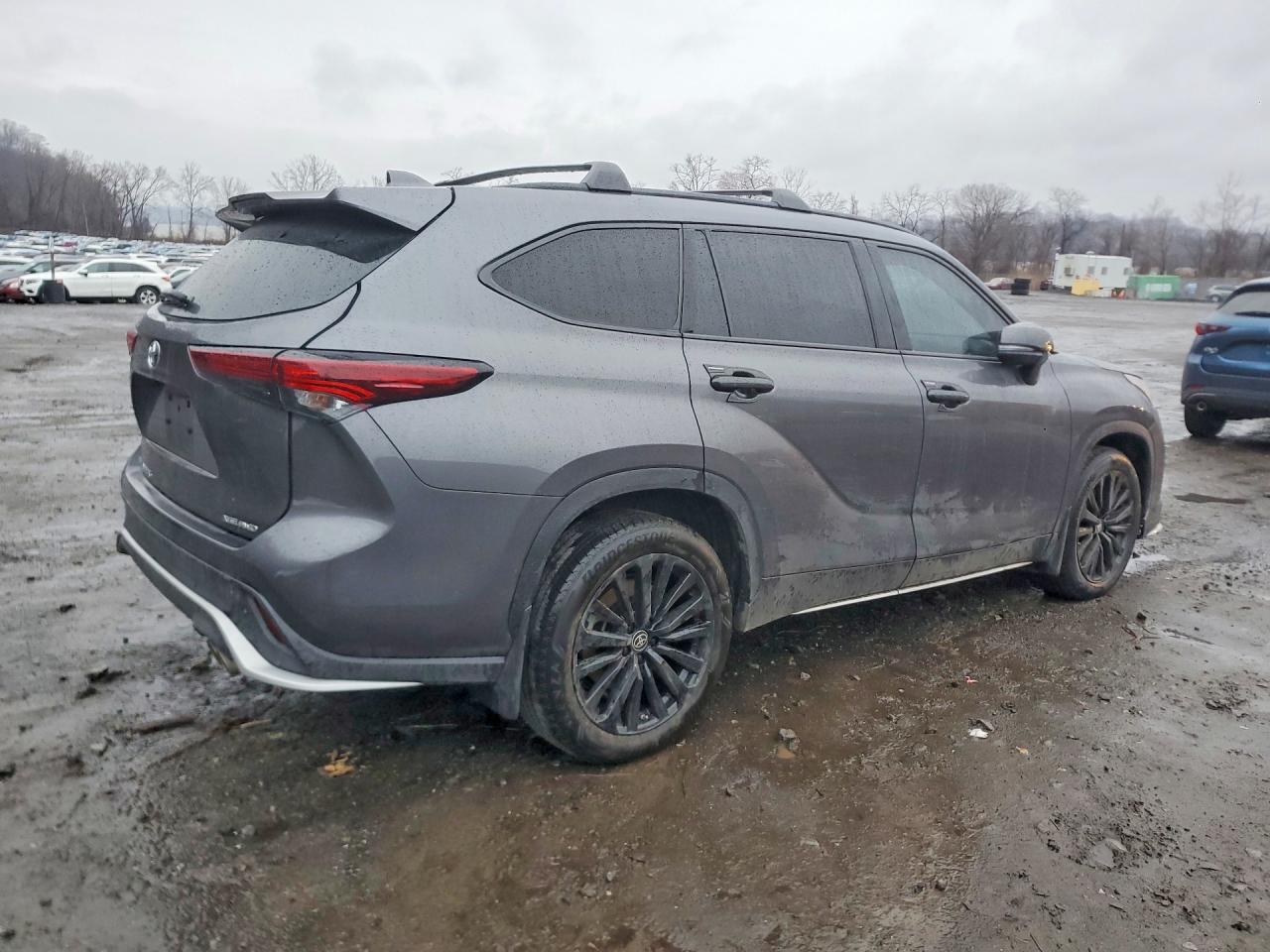 2024 TOYOTA HIGHLANDER XSE photo 3