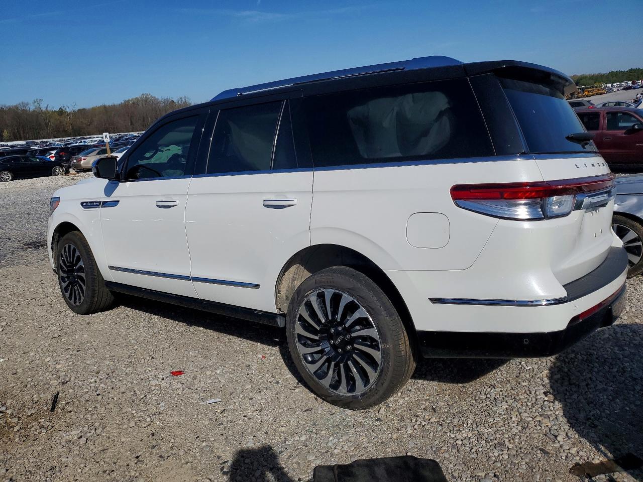 2024 LINCOLN NAVIGATOR BLACK LABEL photo 3