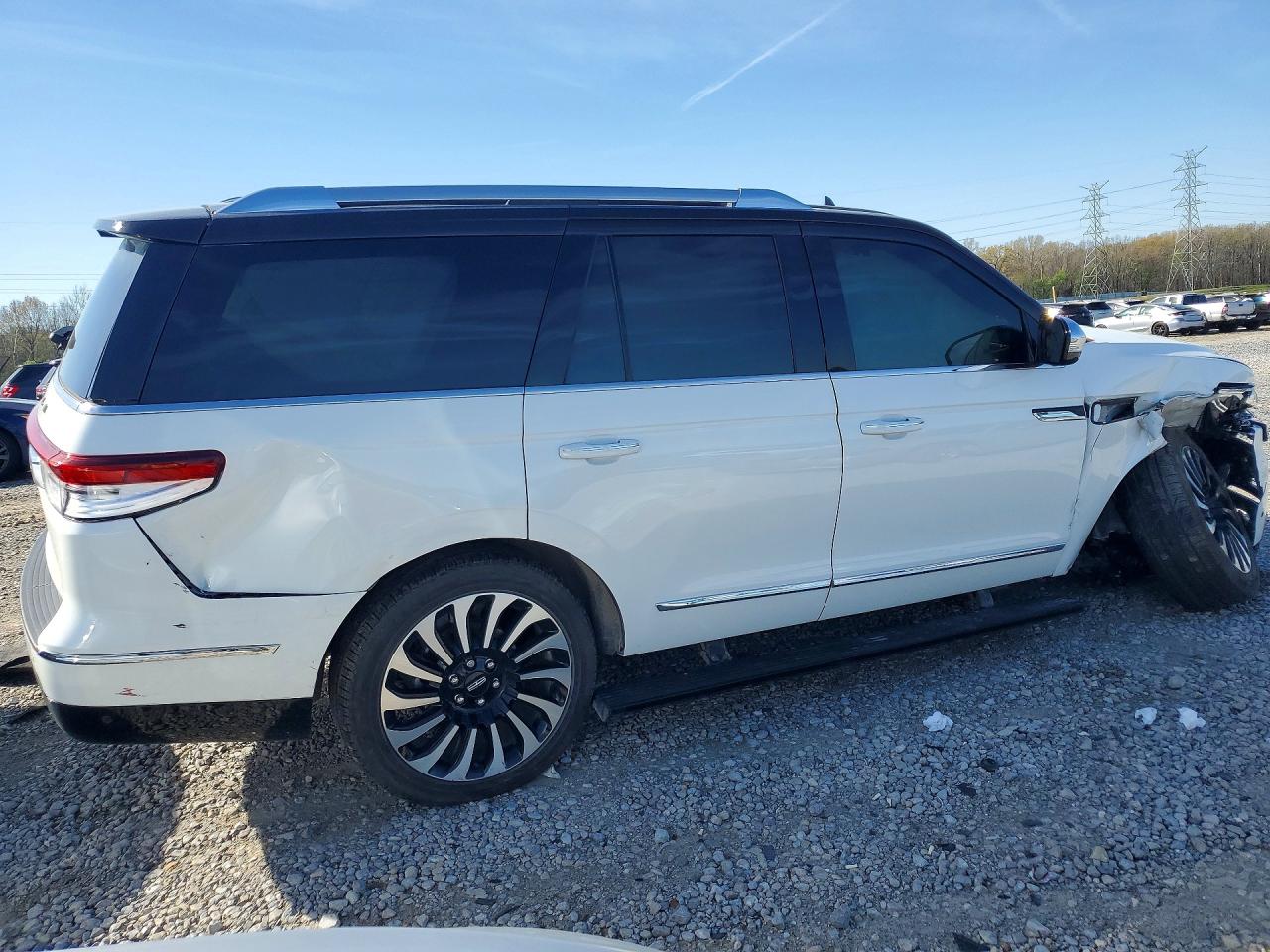 2024 LINCOLN NAVIGATOR BLACK LABEL photo 5