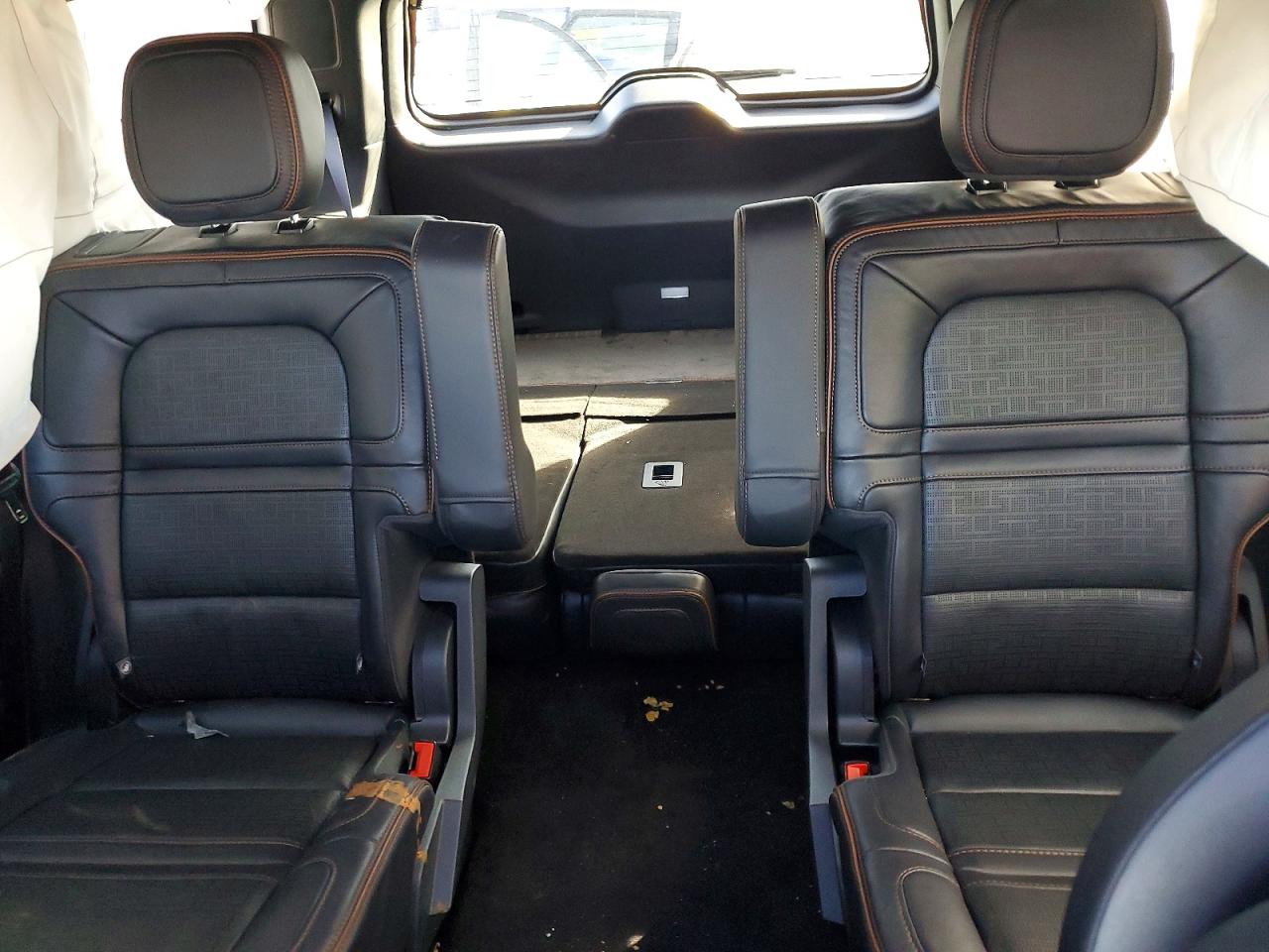 2024 LINCOLN NAVIGATOR BLACK LABEL photo 19