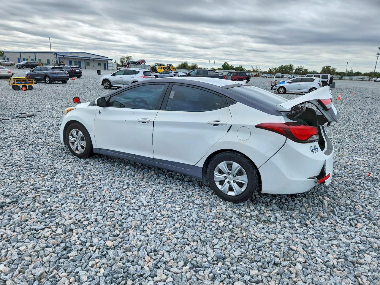 2016 HYUNDAI ELANTRA SE photo 2