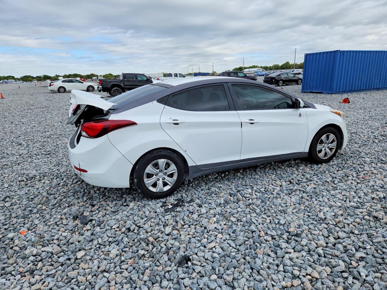 2016 HYUNDAI ELANTRA SE photo 3