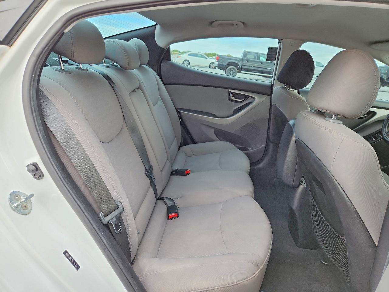 2016 HYUNDAI ELANTRA SE photo 10
