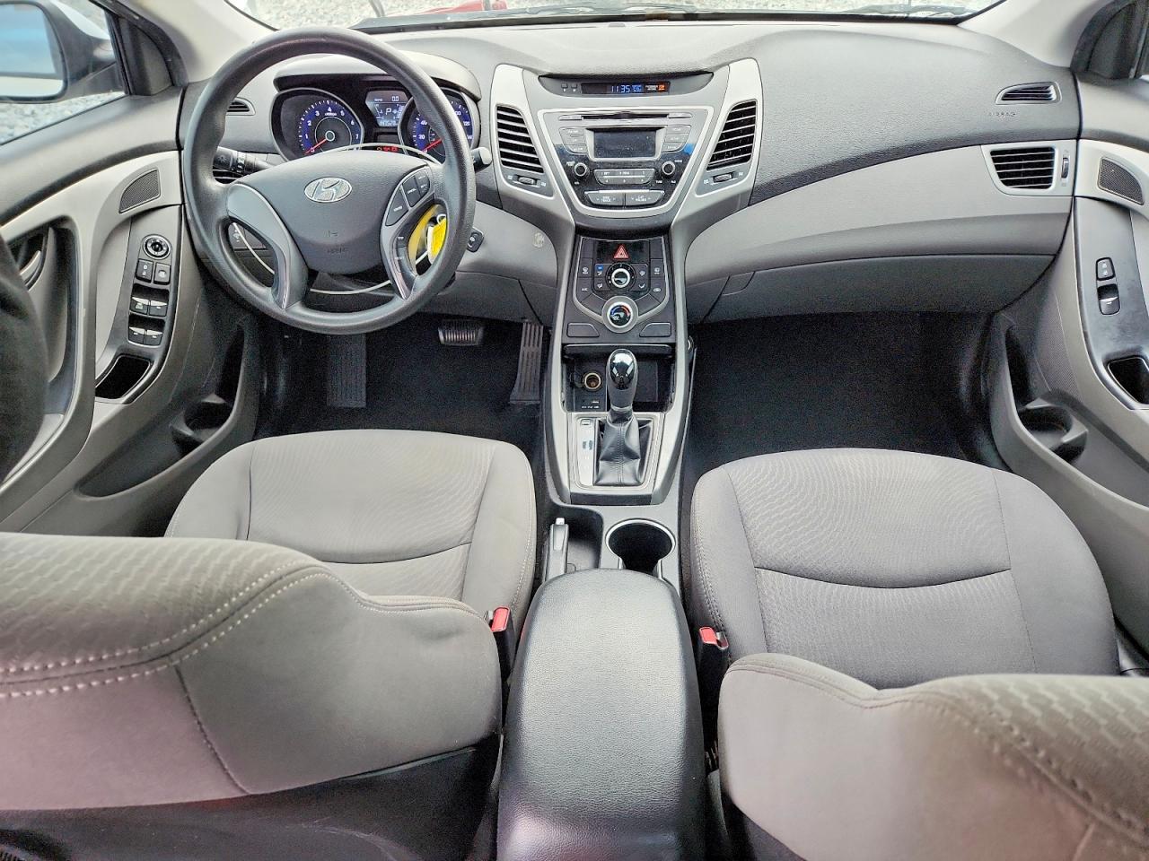 2016 HYUNDAI ELANTRA SE photo 8
