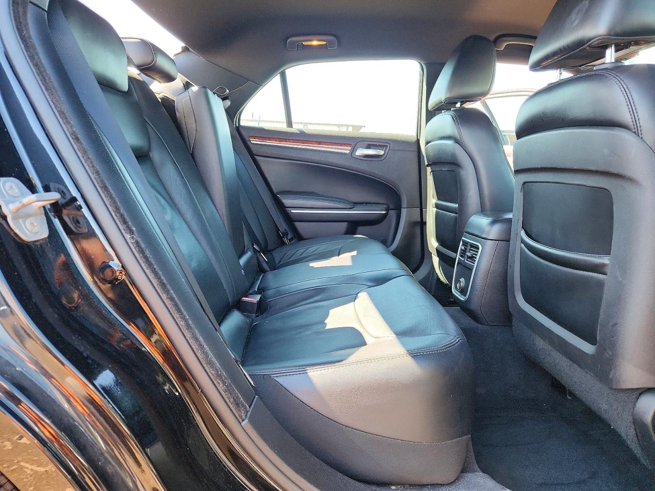 2014 CHRYSLER 300 photo 28