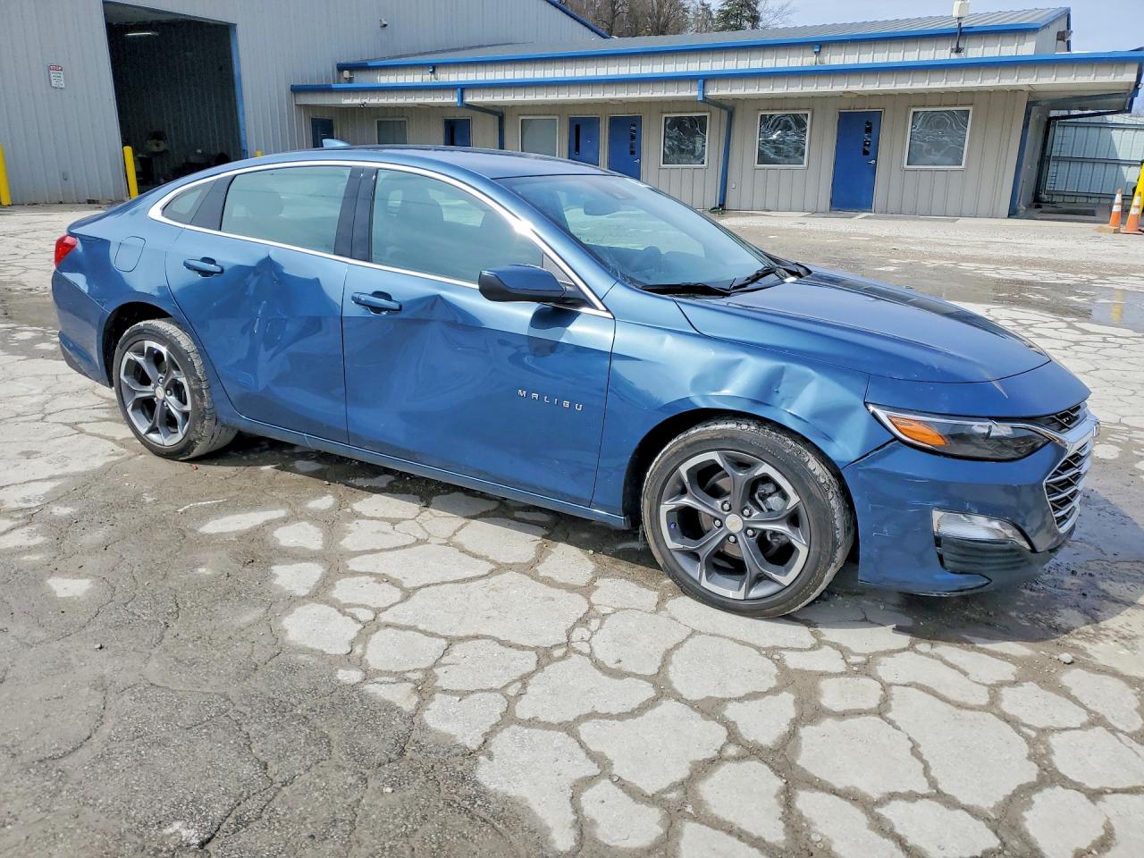 2024 CHEVROLET MALIBU LT photo 4