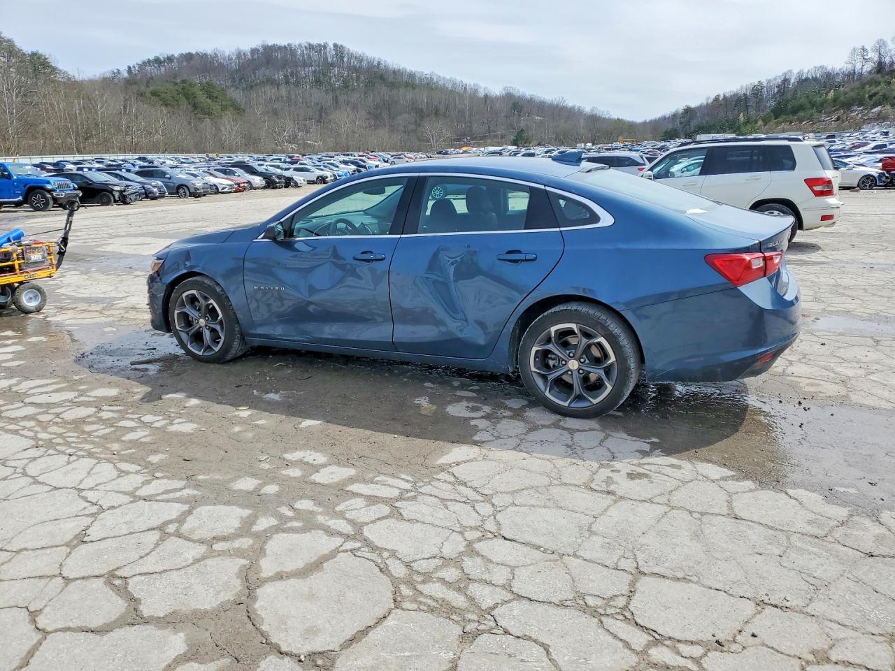 2024 CHEVROLET MALIBU LT photo 2