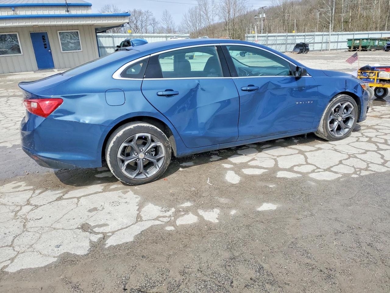 2024 CHEVROLET MALIBU LT photo 3