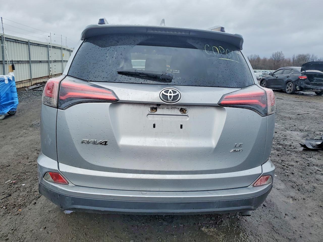 2018 TOYOTA RAV4 LE photo 11