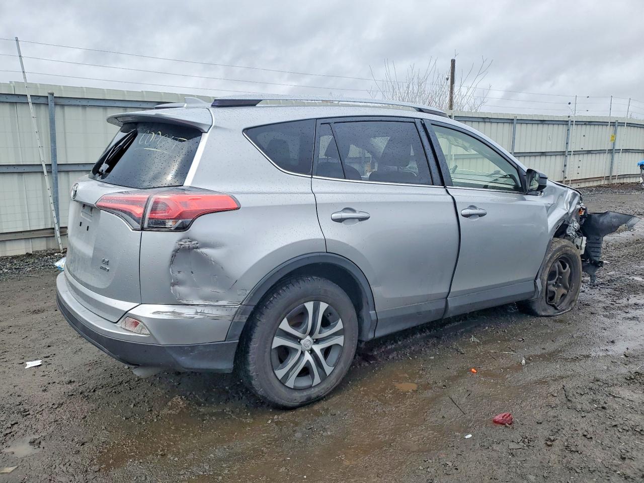 2018 TOYOTA RAV4 LE photo 5
