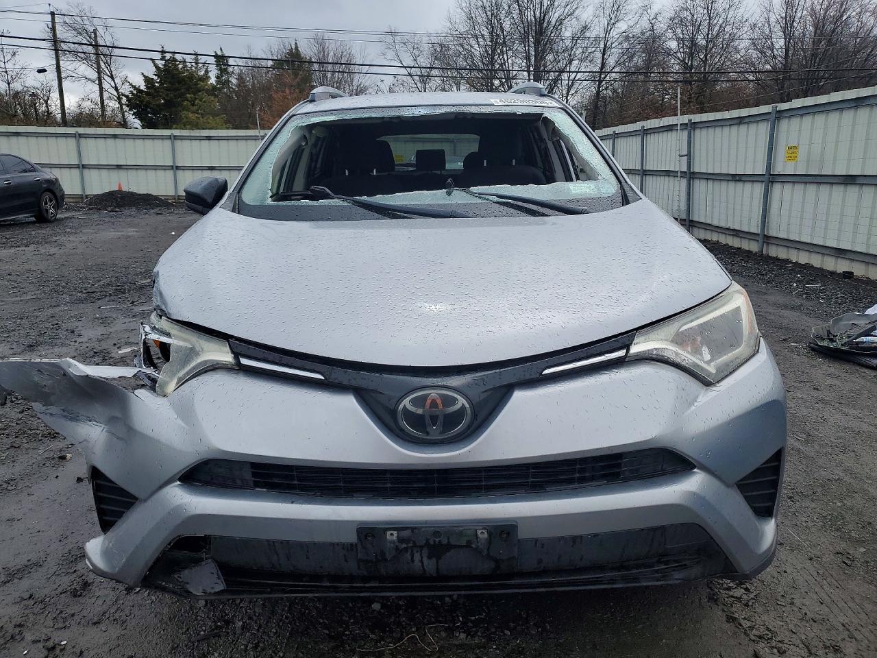 2018 TOYOTA RAV4 LE photo 9