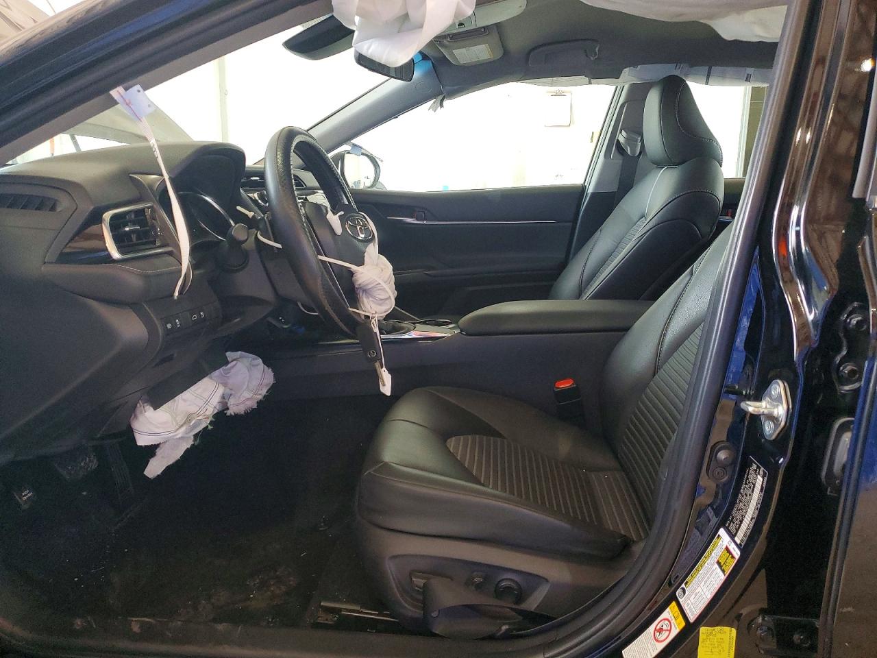 2018 TOYOTA CAMRY SE photo 19