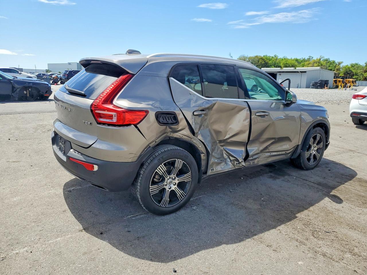 2020 VOLVO XC40 T5 INSCRIPTION photo 3