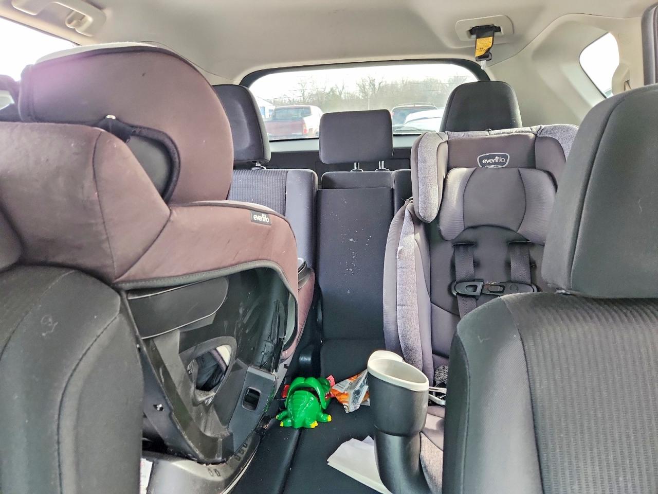 2017 TOYOTA RAV4 LE photo 10