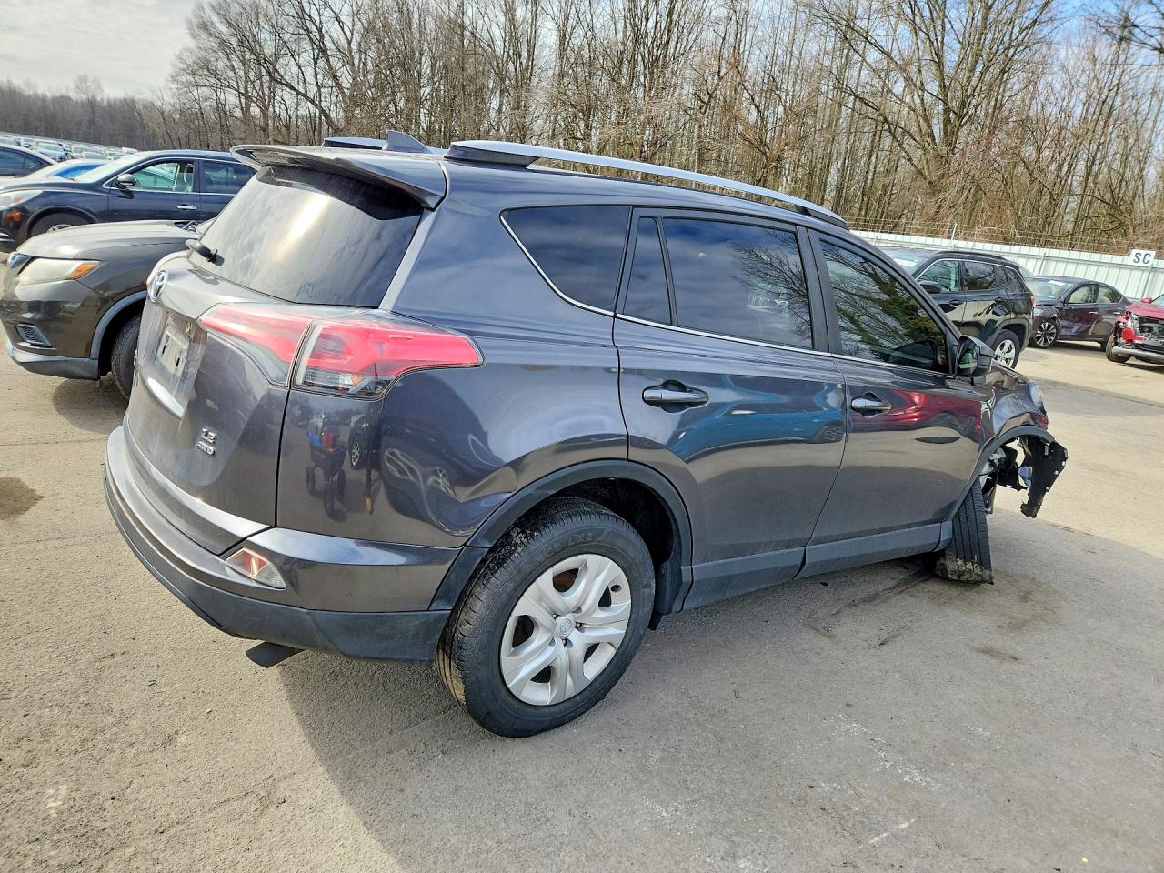 2017 TOYOTA RAV4 LE photo 3
