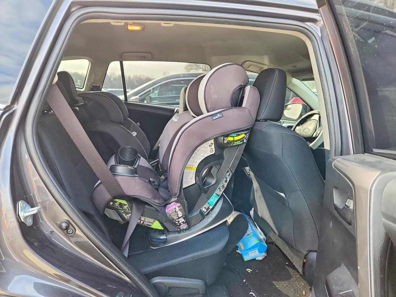 2017 TOYOTA RAV4 LE photo 11