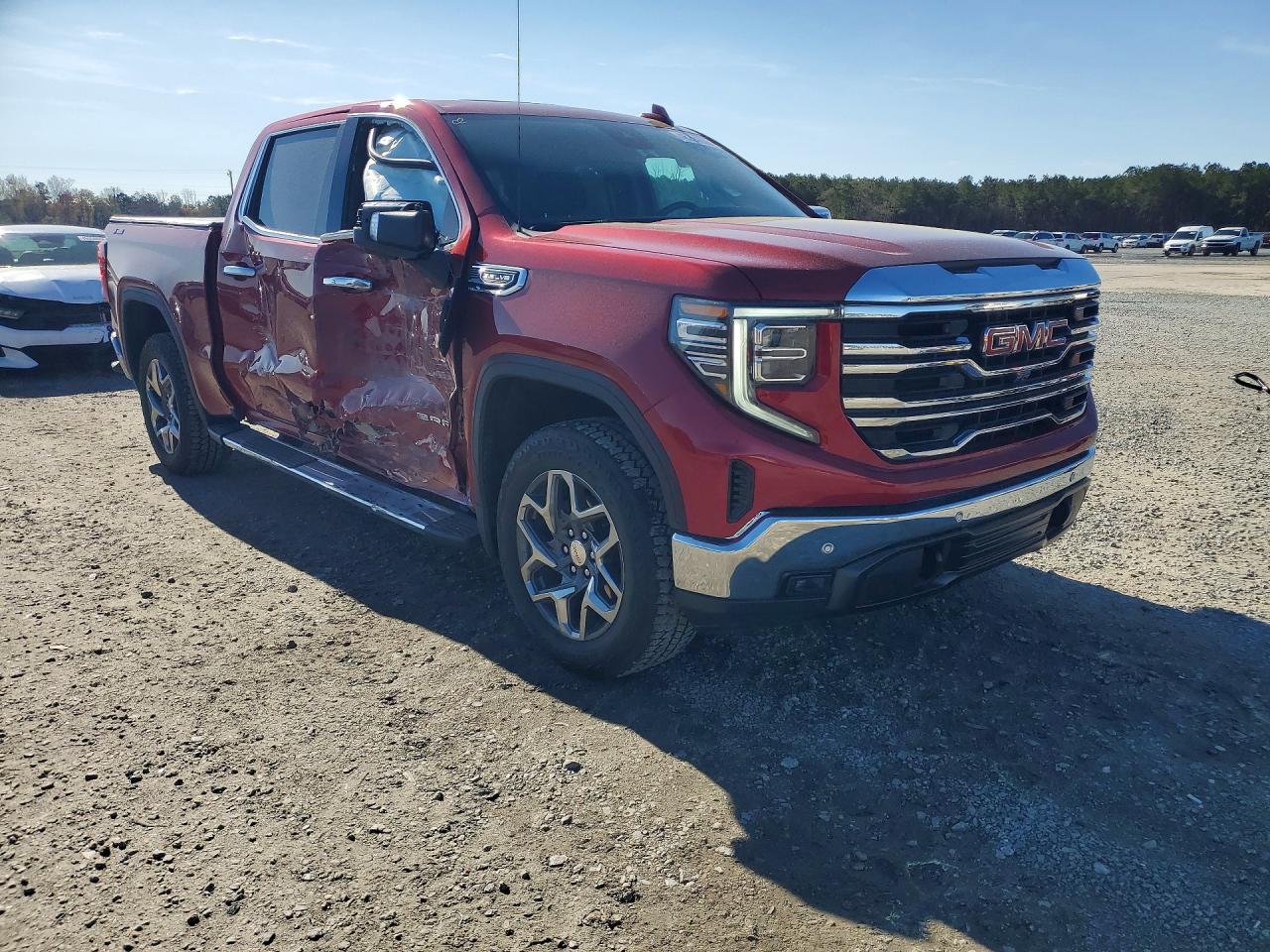 2025 GMC SIERRA K1500 SLT photo 7