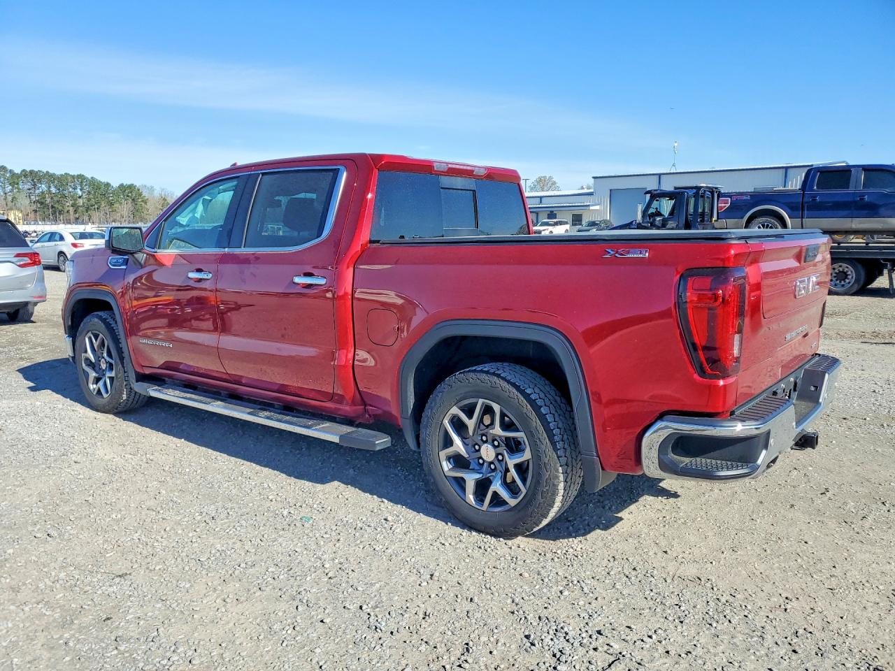 2025 GMC SIERRA K1500 SLT photo 3
