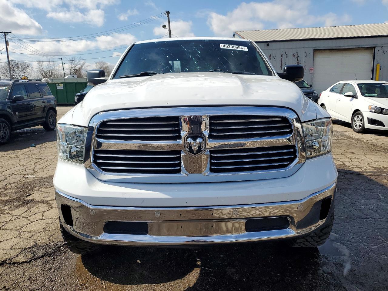 2014 RAM 1500 SLT photo 5
