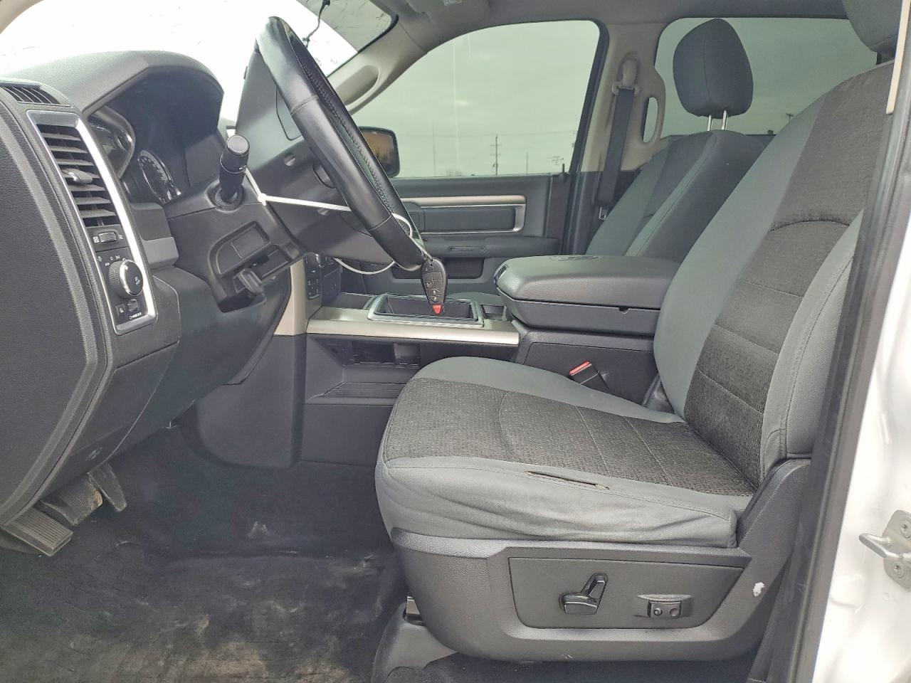 2014 RAM 1500 SLT photo 7