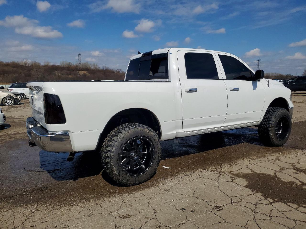 2014 RAM 1500 SLT photo 3
