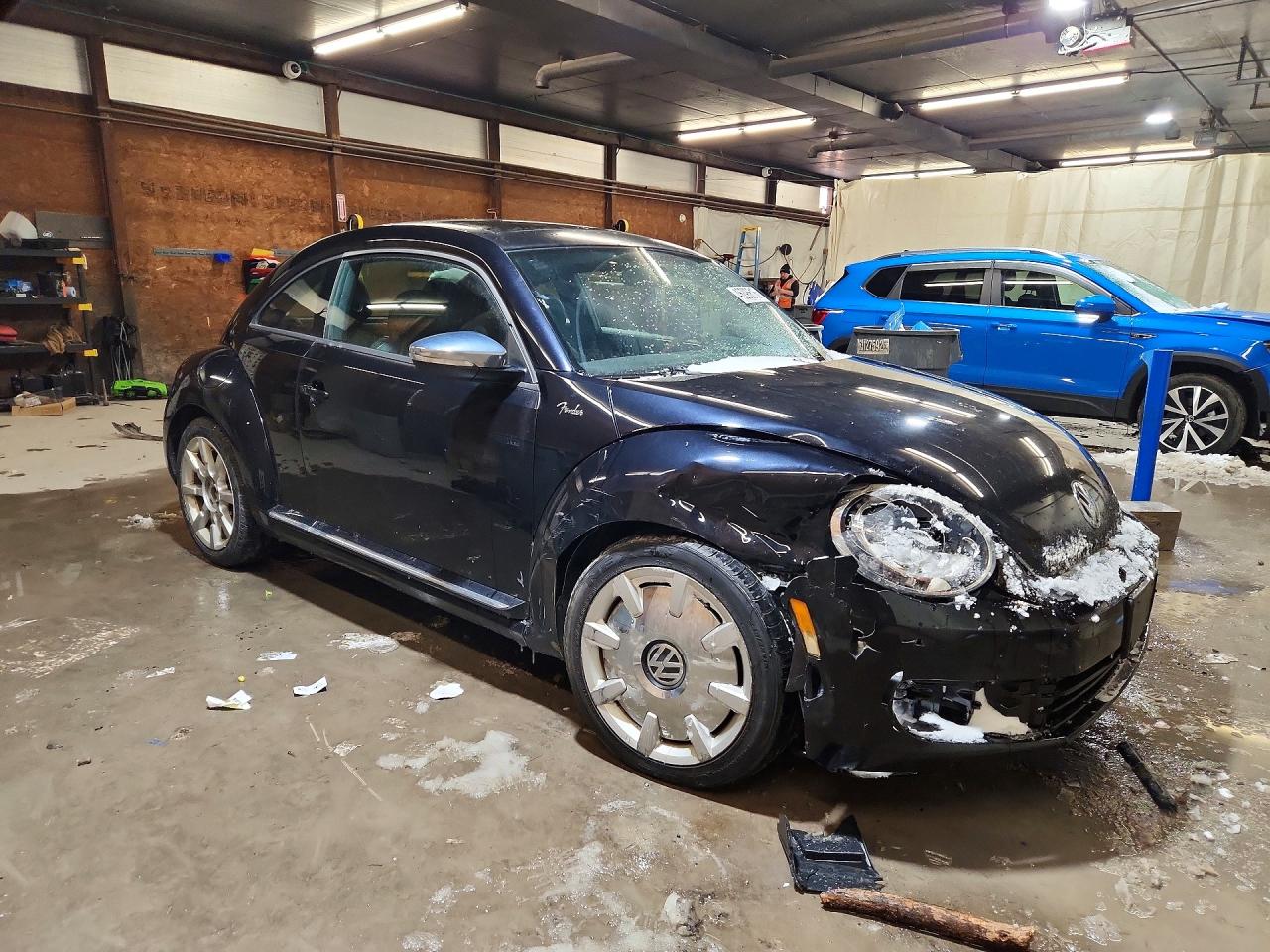 2013 VOLKSWAGEN BEETLE photo 4