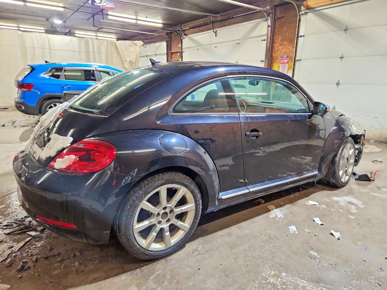 2013 VOLKSWAGEN BEETLE photo 3