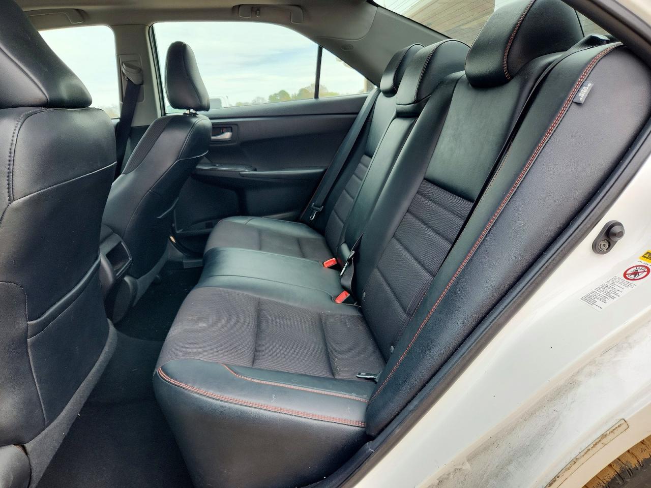 2016 TOYOTA CAMRY SE photo 19