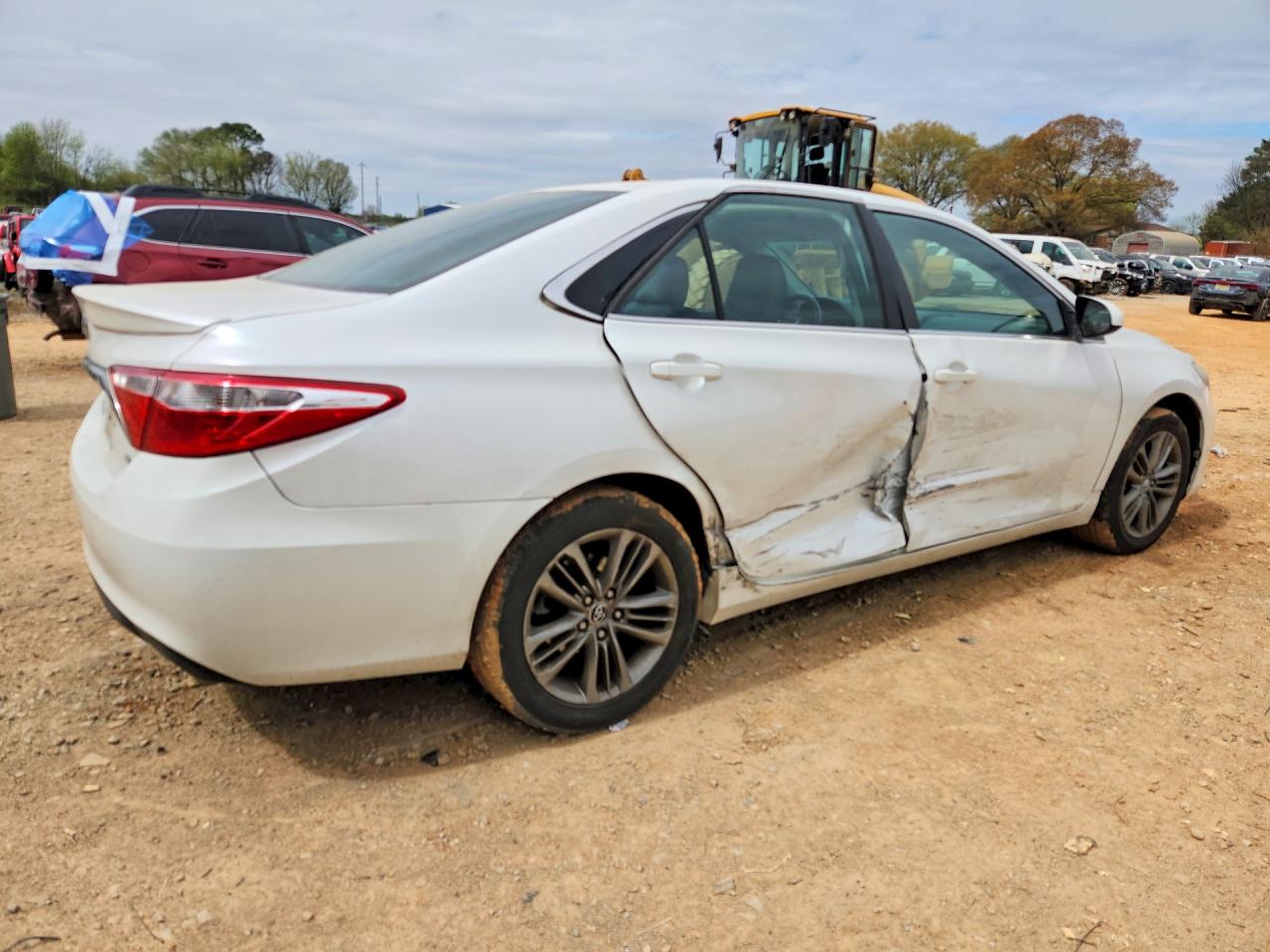 2016 TOYOTA CAMRY SE photo 5