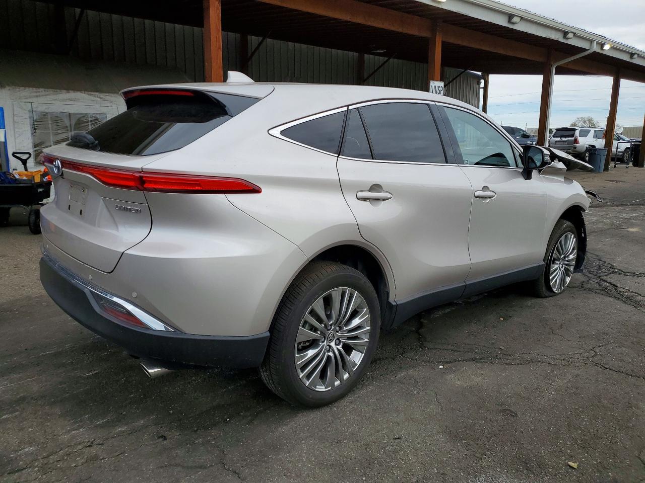 2023 TOYOTA VENZA LIMITED photo 3
