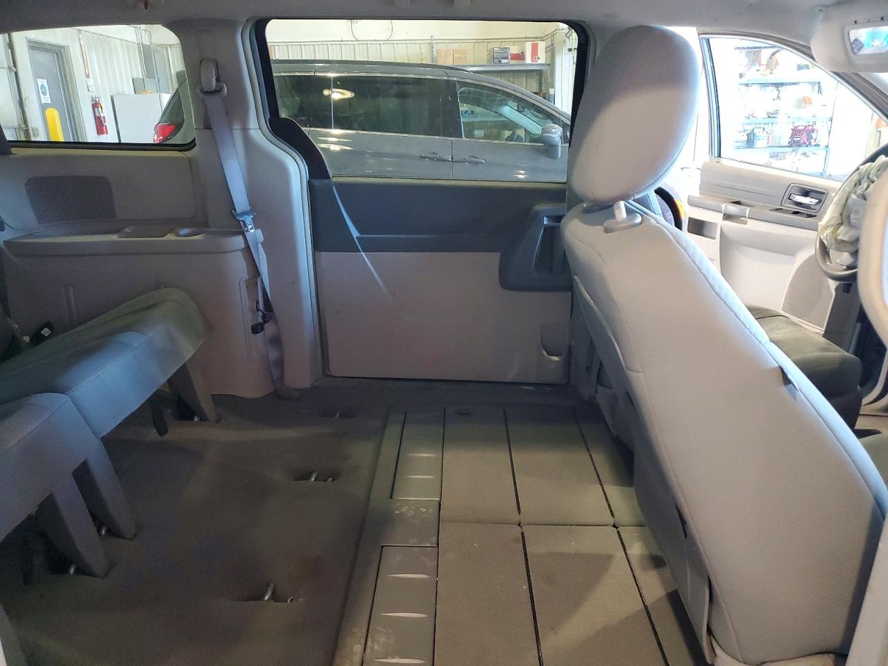 2008 CHRYSLER TOWN & COUNTRY LX photo 21