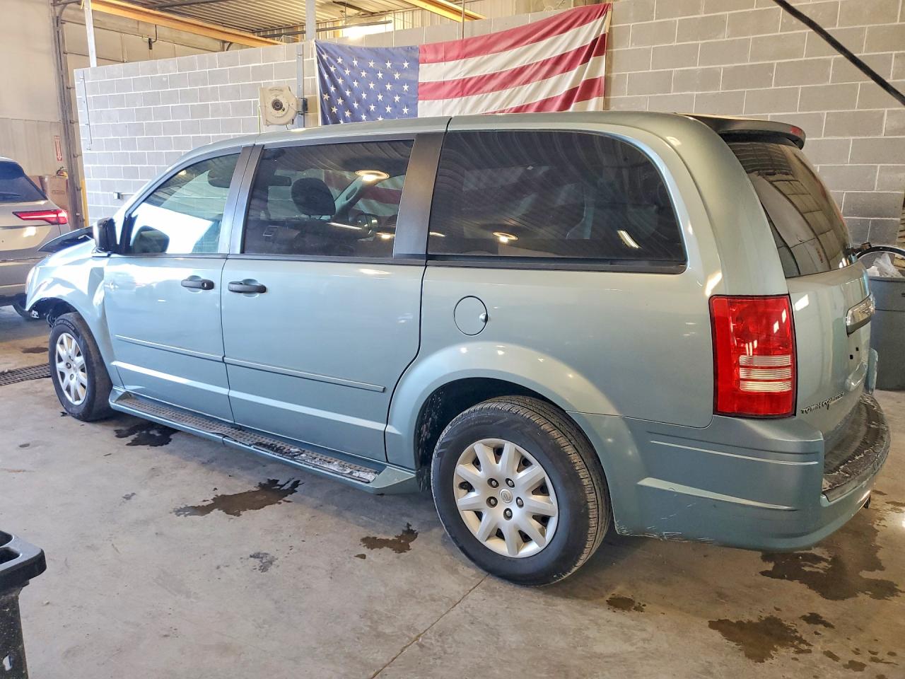 2008 CHRYSLER TOWN & COUNTRY LX photo 3