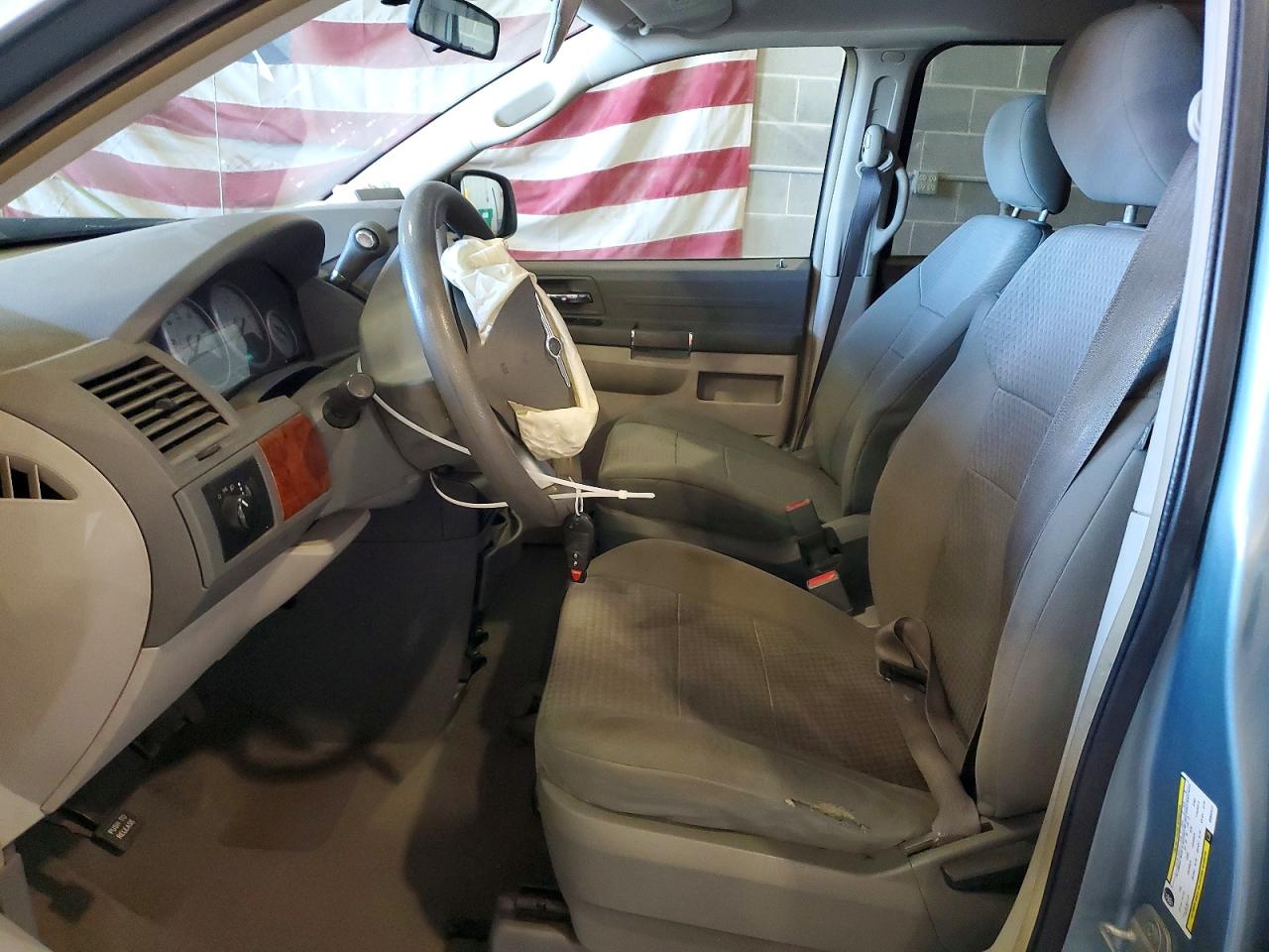 2008 CHRYSLER TOWN & COUNTRY LX photo 13