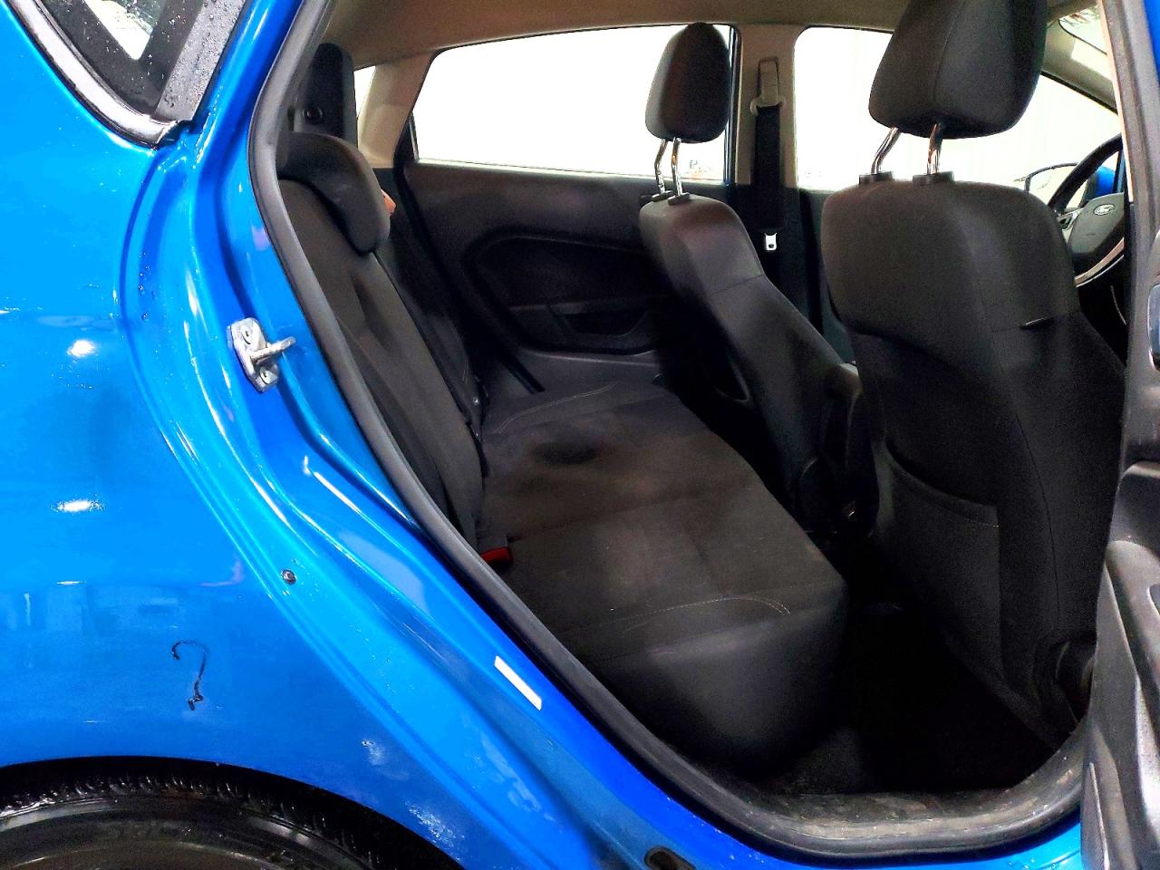 2016 FORD FIESTA SE photo 19
