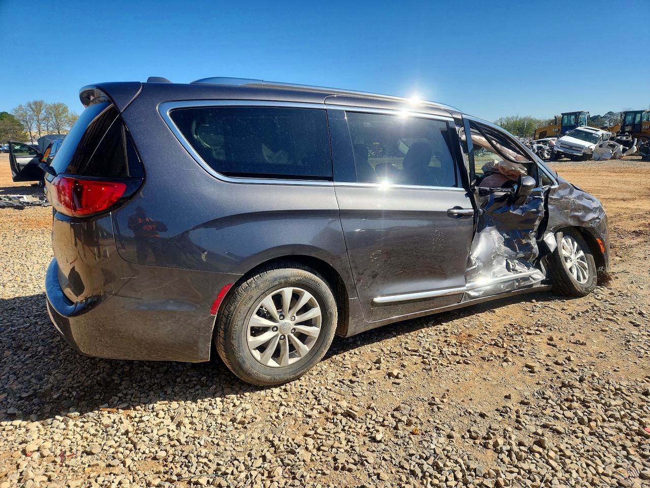 2019 CHRYSLER PACIFICA TOURING L photo 5