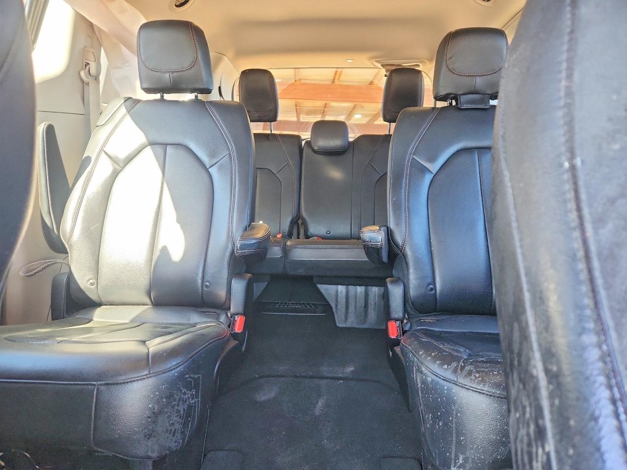 2019 CHRYSLER PACIFICA TOURING L photo 19