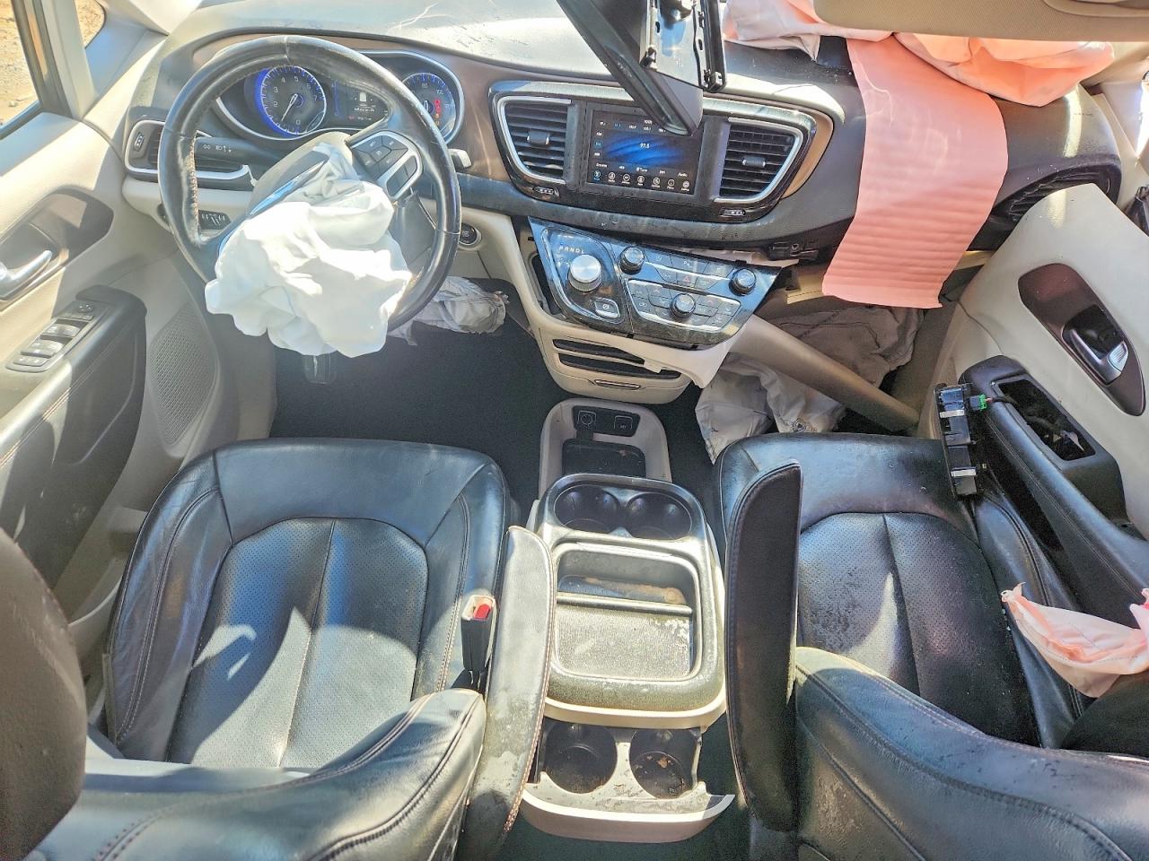 2019 CHRYSLER PACIFICA TOURING L photo 15